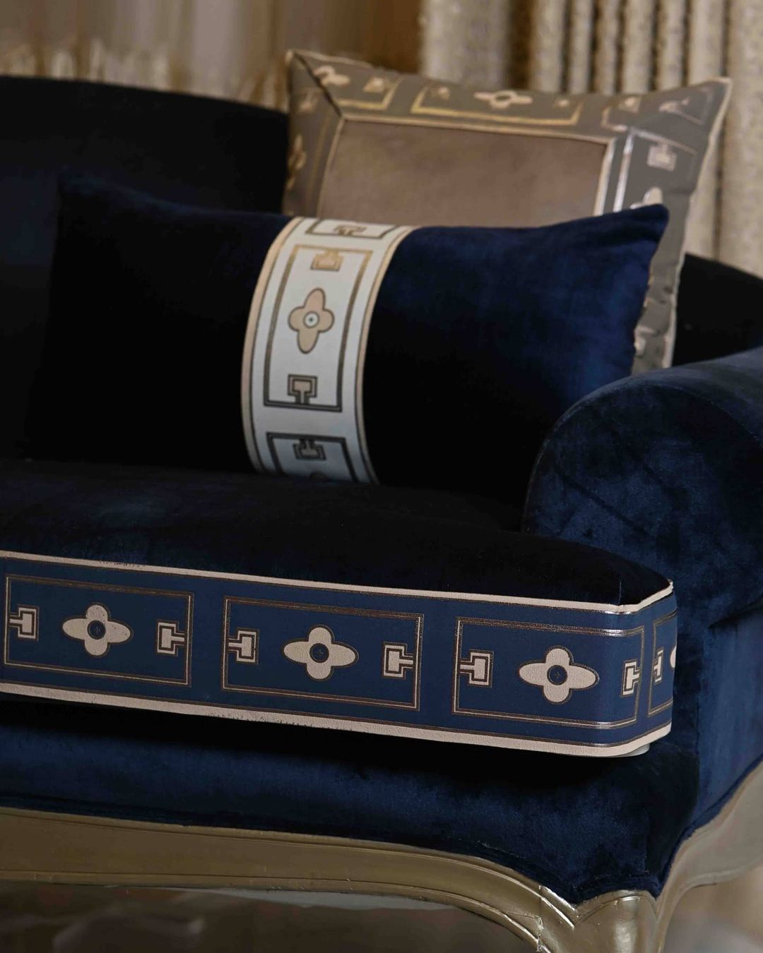 Curtain Border